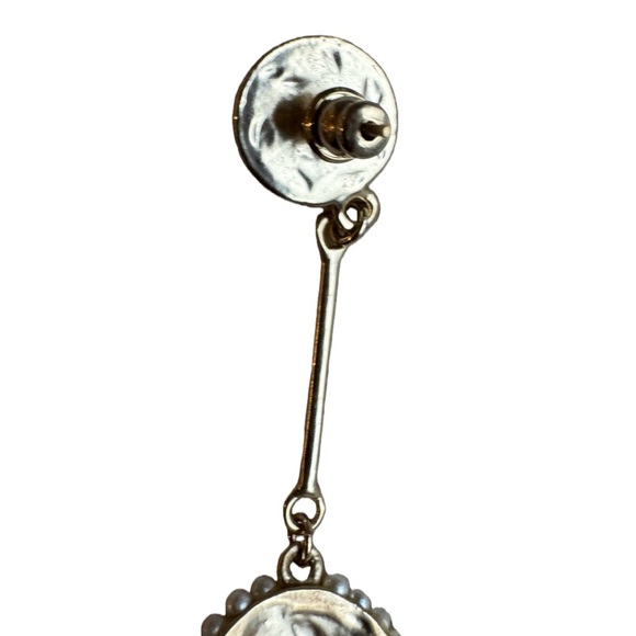 Vintage CHANEL Black and Gold Drop Earrings - Picture 6 of 6